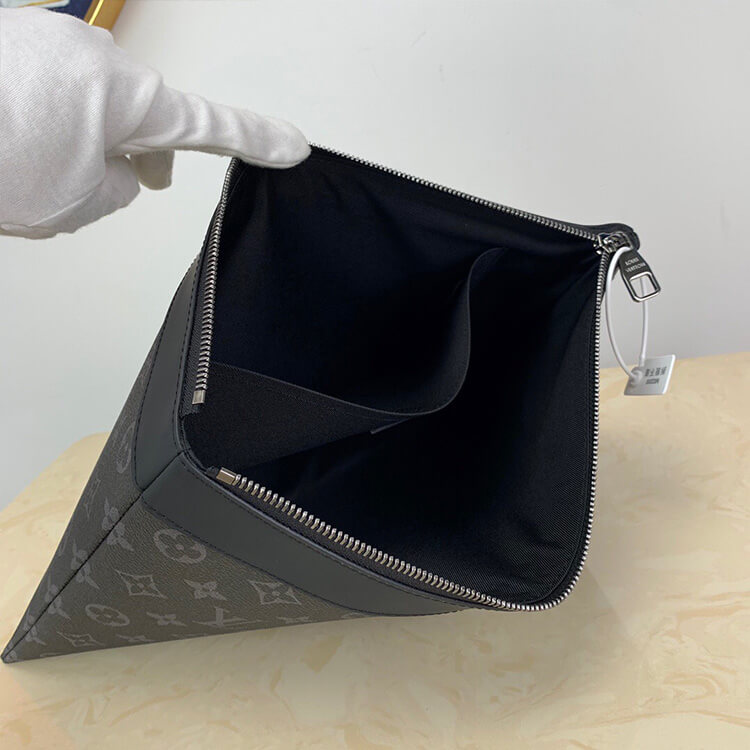 LV Discovery Pochette