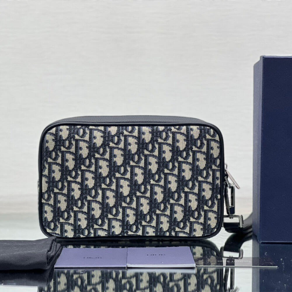 TOILETRY BAG