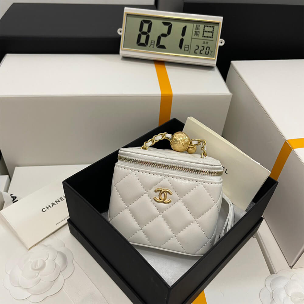 Chanel SMALL VANITY WITH CHAIN