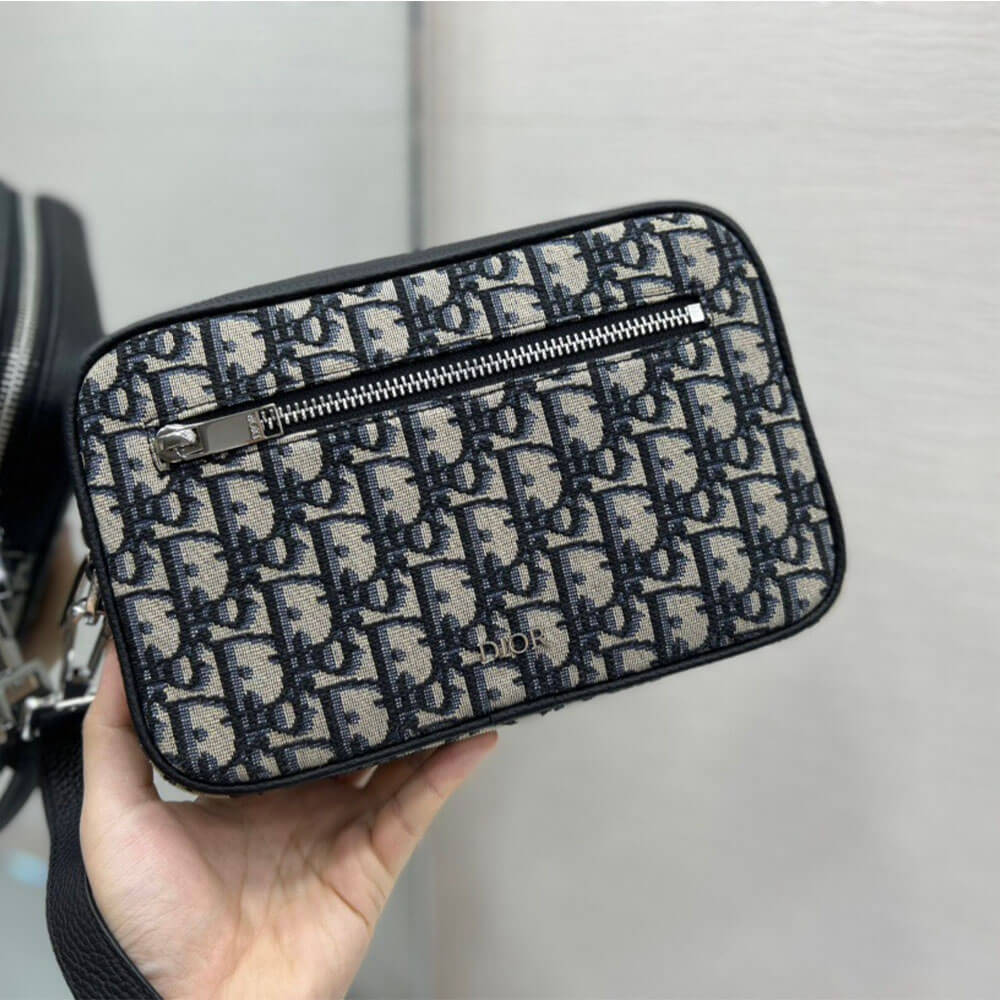 TOILETRY BAG