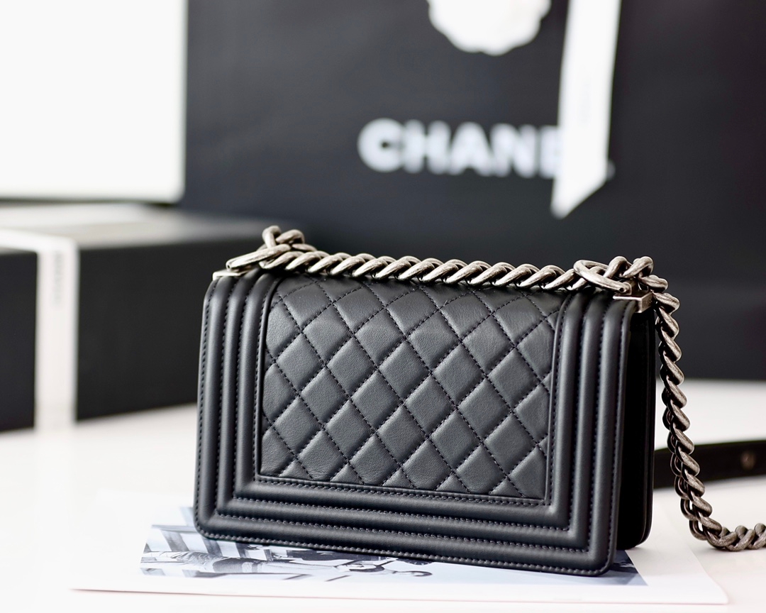 BOY CHANEL HANDBAG ( 4A )