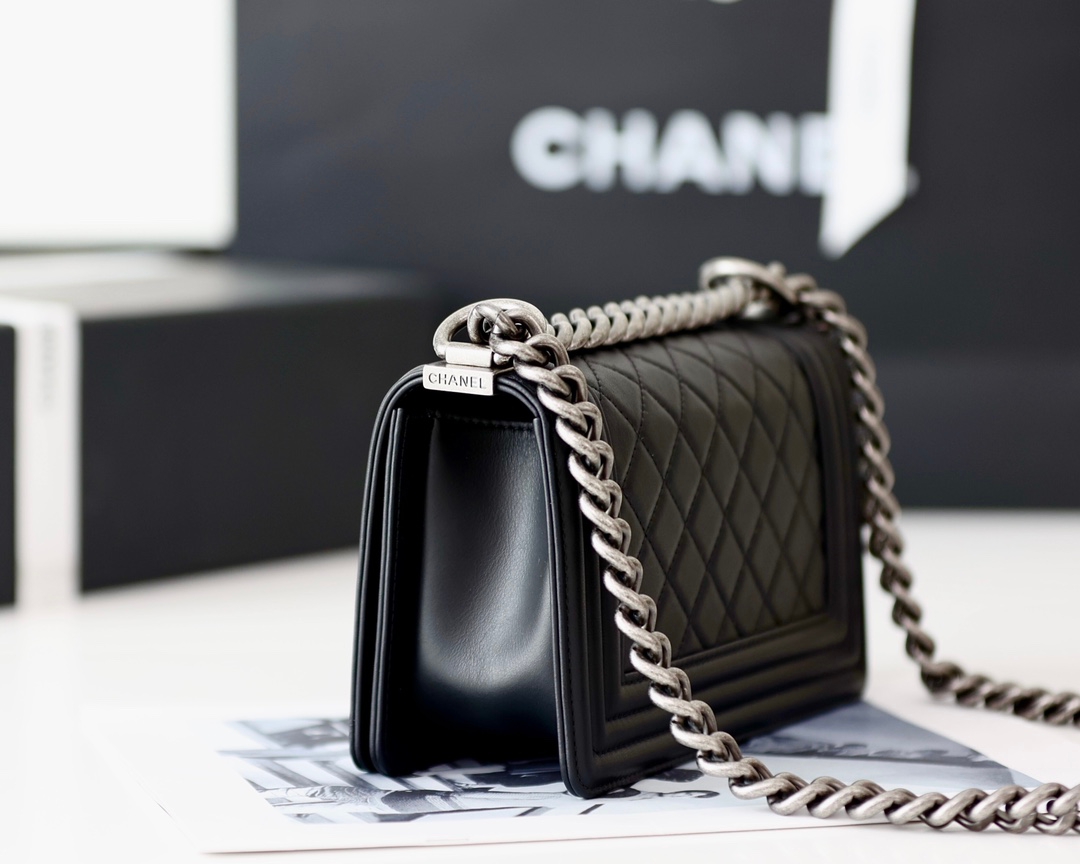 BOY CHANEL HANDBAG ( 4A )