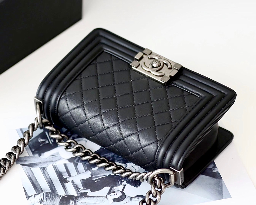 BOY CHANEL HANDBAG ( 4A )