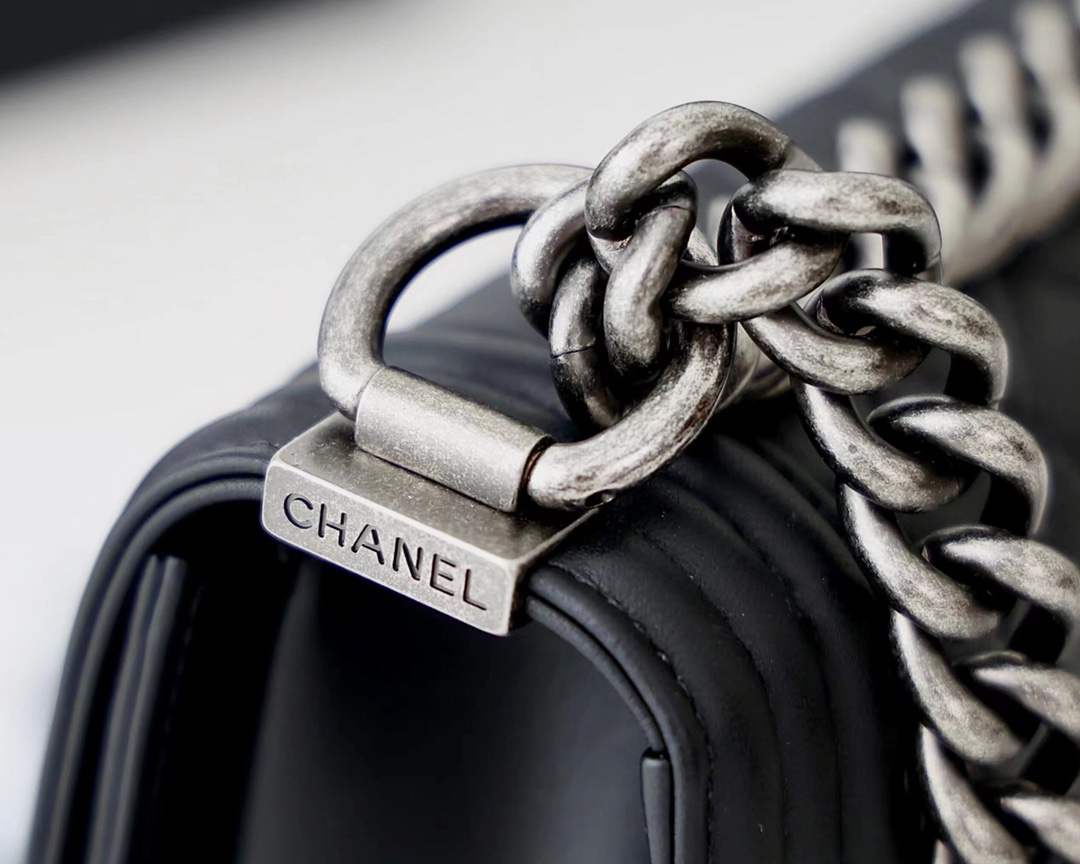 BOY CHANEL HANDBAG ( 4A )