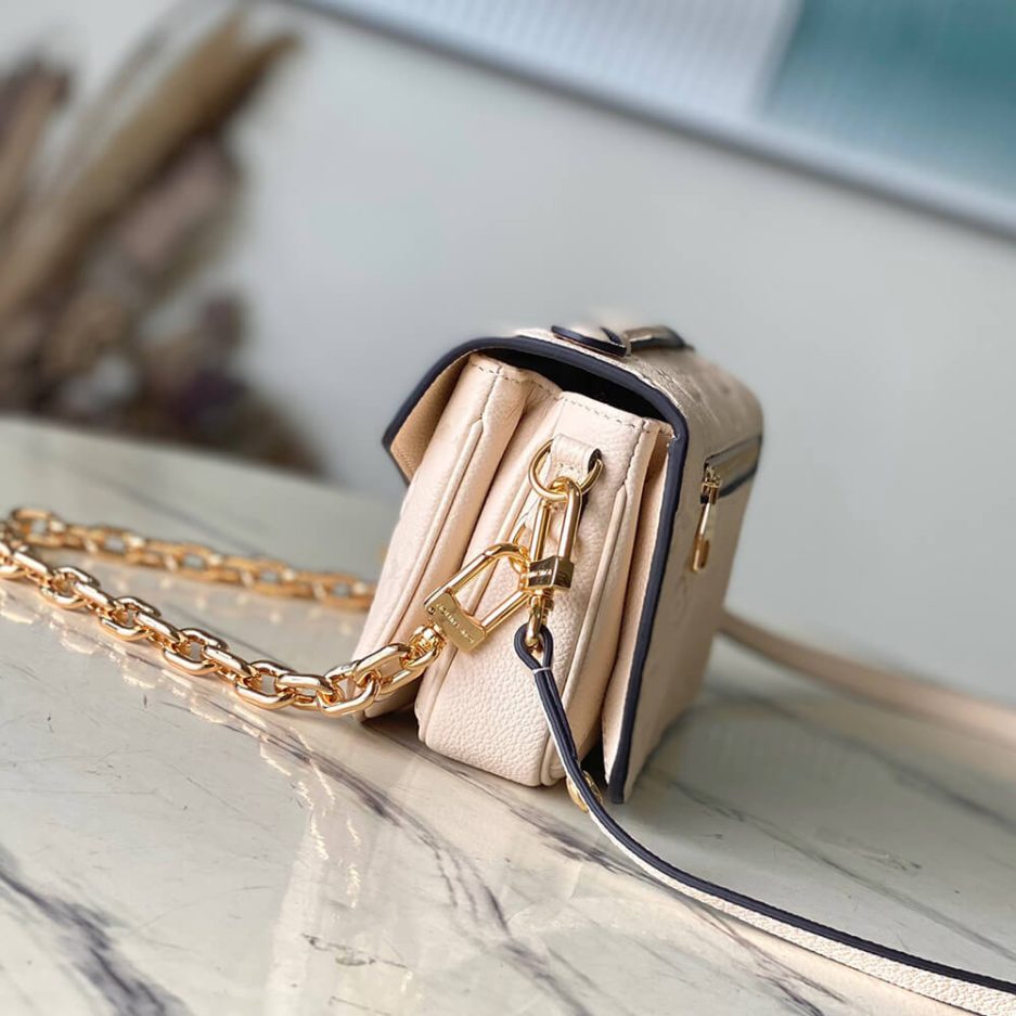 LV Pochette Metis East West