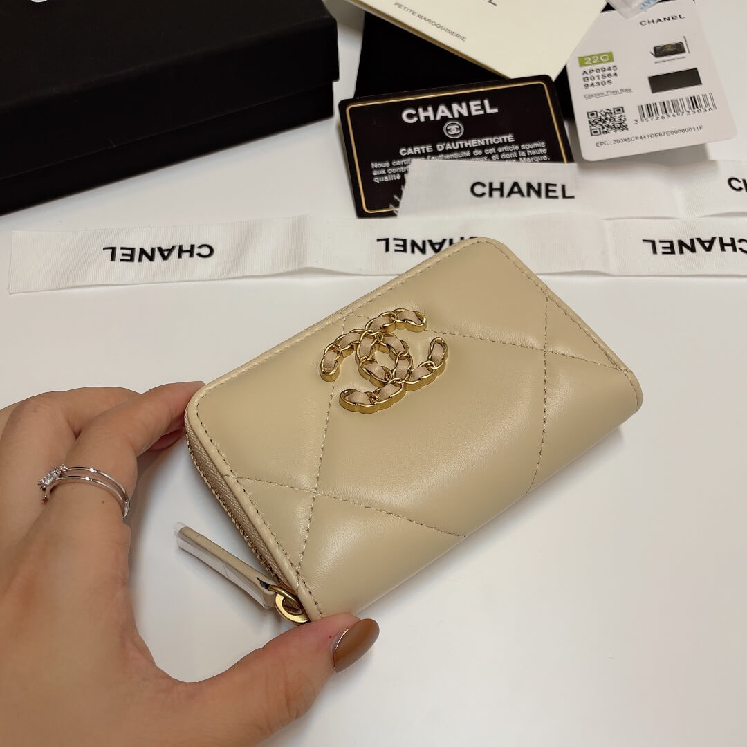 CHANEL Zipper wallet