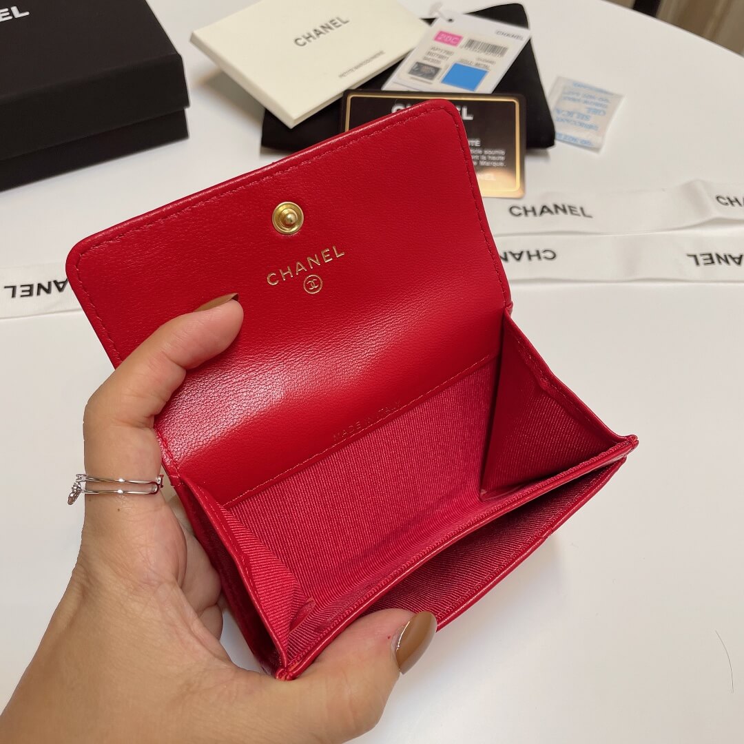 CHANEL 19 card holder with flap